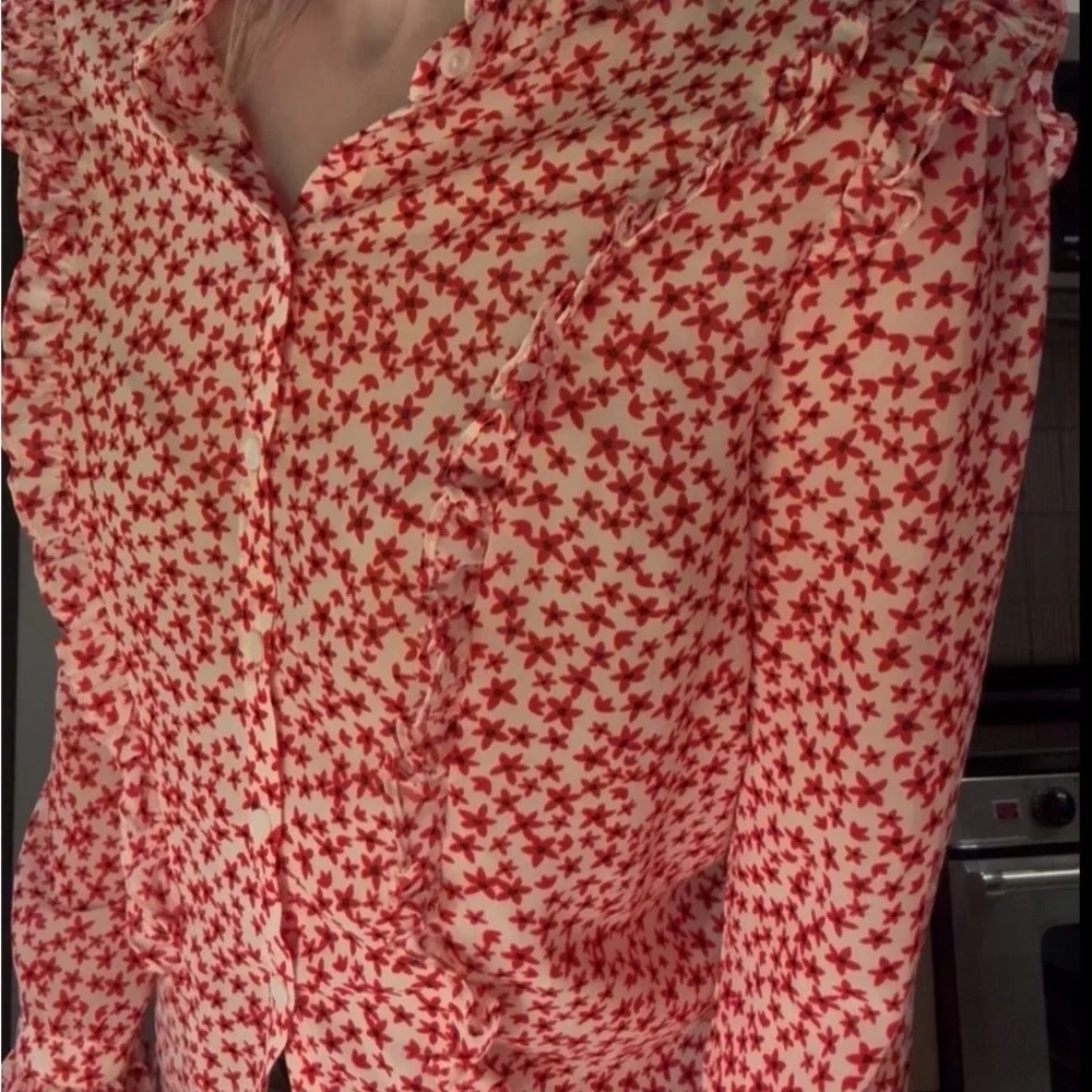 Dynamite Red Star Pattern Button-Down Shirt - Picture 3 of 5